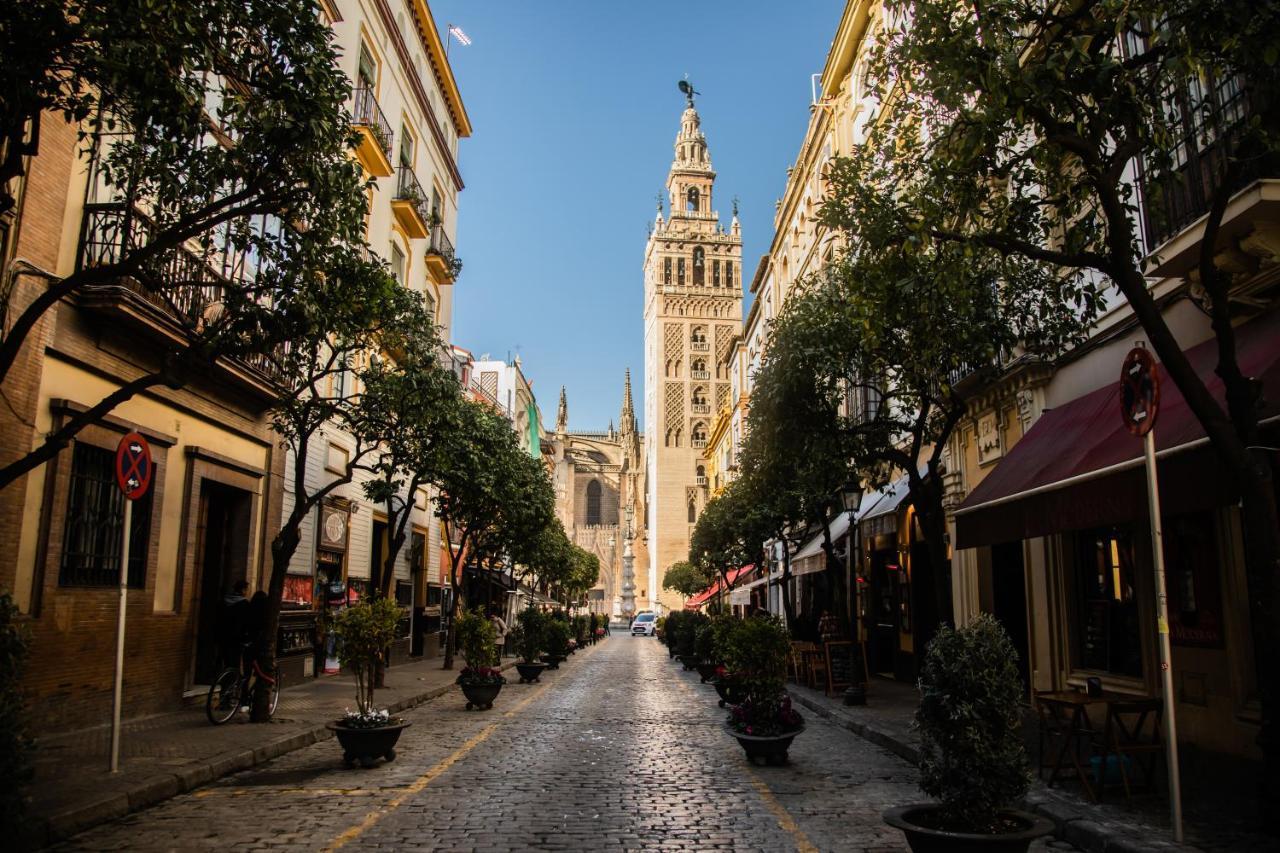 Rodrigo De Triana Courtyard By Valcambre Apartment Seville Exterior photo